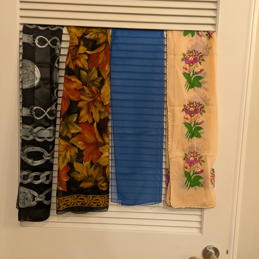 Set Of 4 Multicolor Scarvo